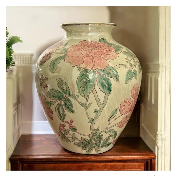 Vintage Chinoiserie Vase Famille Rose Style MCM Cottagecore Romantic Pink Floral - Picture 8 of 8